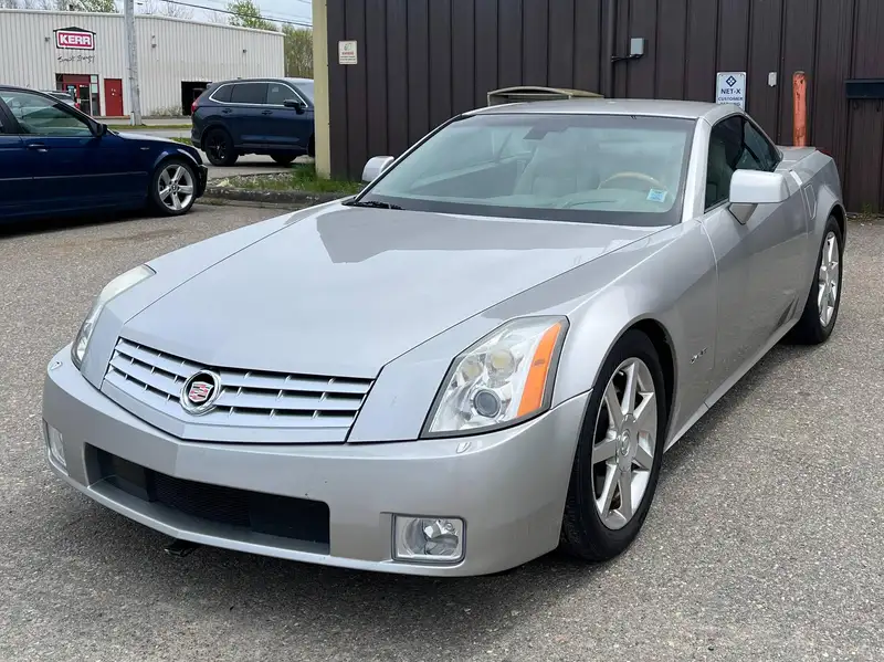 2005 Cadillac XLR, silber, 69.000 km, Import Kanada — Foto 3 z 10