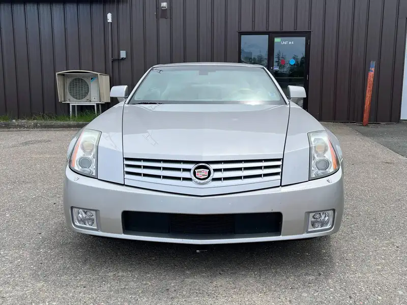 2005 Cadillac XLR, silber, 69.000 km, Import Kanada — Foto 4 z 10
