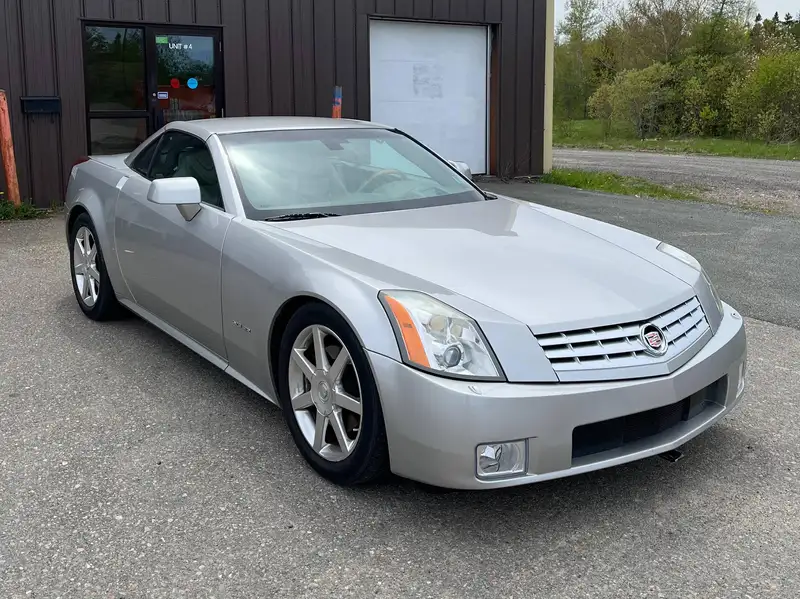2005 Cadillac XLR, silber, 69.000 km, Import Kanada — Foto 5 z 10