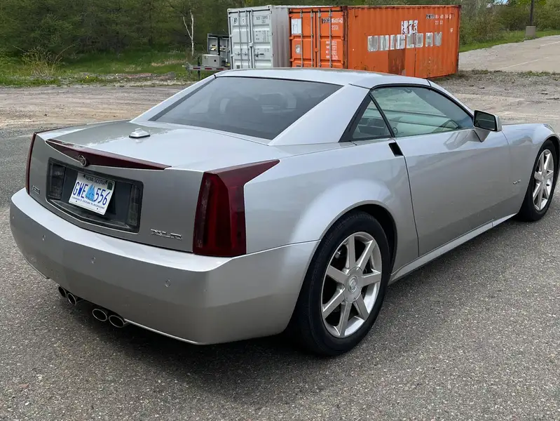 2005 Cadillac XLR, silber, 69.000 km, Import Kanada — Foto 6 z 10