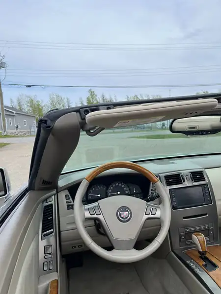 2005 Cadillac XLR, silber, 69.000 km, Import Kanada — Foto 8 z 10