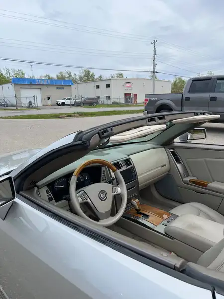 2005 Cadillac XLR, silber, 69.000 km, Import Kanada — Foto 9 z 10
