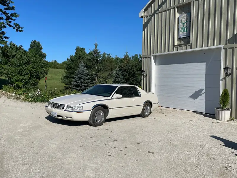 2000 Cadillac Eldorado ESC, weiß, 150.000 km, Import Kanada — Foto 1 z 5 2000 Cadillac Eldorado ESC, weiß, 150.000 km, Import Kanada — Foto 1 z 5