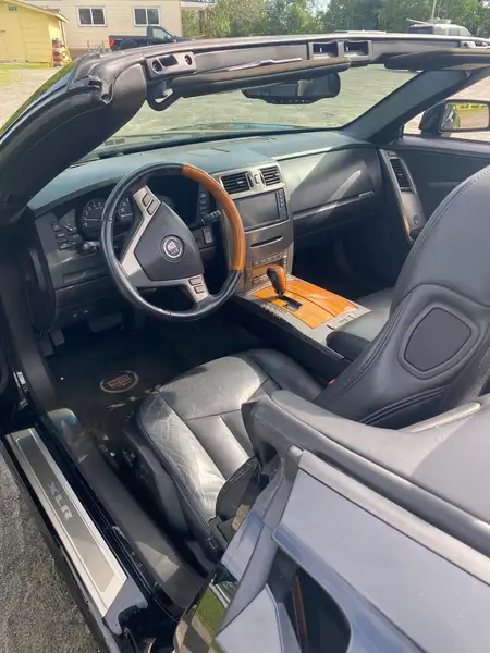 2005 Cadillac XLR, schwarz, 108.000 km, Import Kanada — Foto 10 z 12