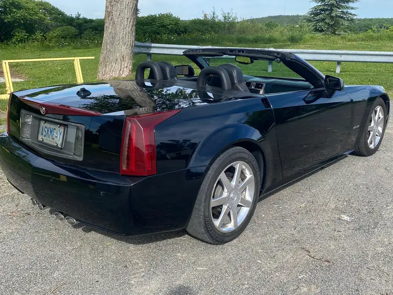 2005 Cadillac XLR, schwarz, 108.000 km, Import Kanada — Foto 5 z 12