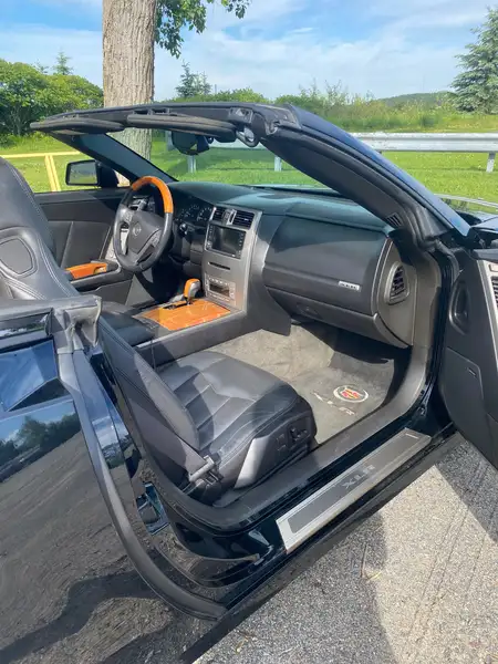 2005 Cadillac XLR, schwarz, 108.000 km, Import Kanada — Foto 6 z 12