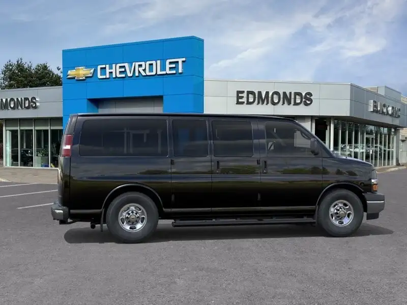 2026 Chevrolet Express Passenger LT, schwarz, 29 km, Import Kanada — Foto 6 z 12