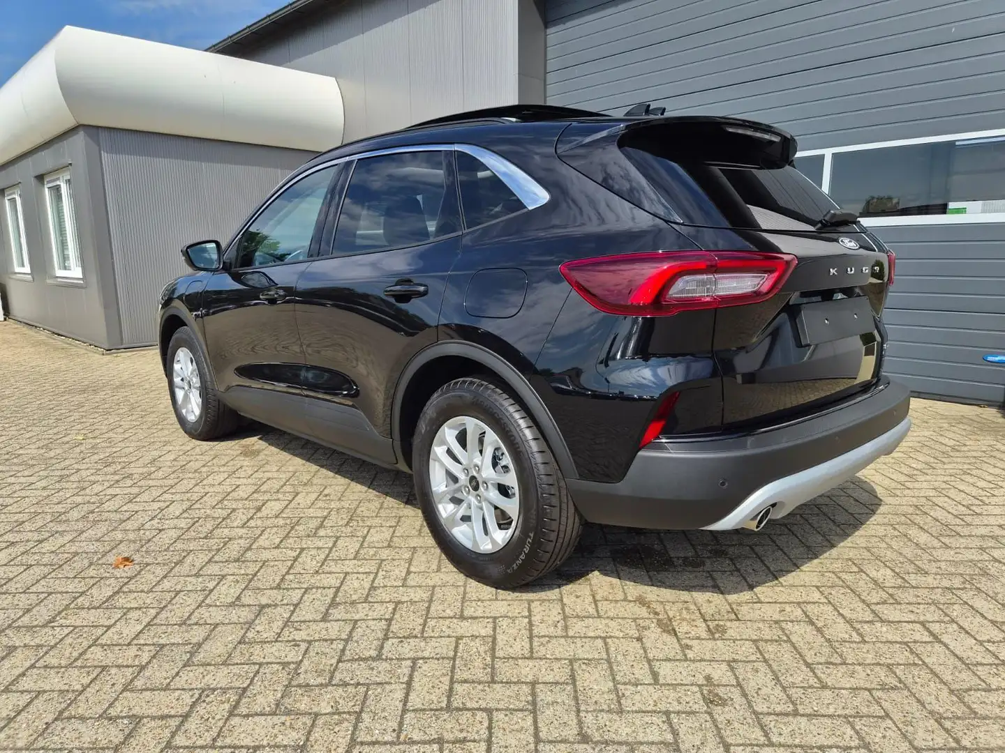 2026 Ford Kuga, 2 km, Österreich — Foto 3 z 12