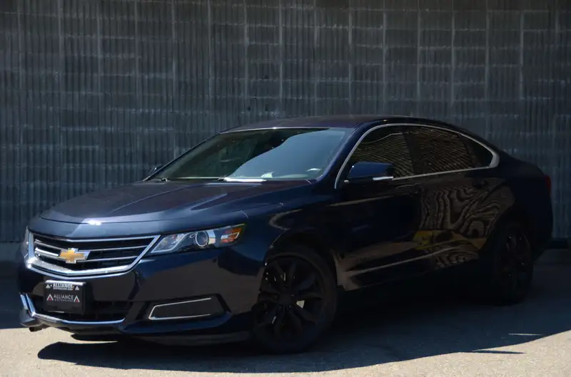 2017 Chevrolet Impala LT W/Bluetooth/Backup Camera, blau, 118.101 km, Import Kanada — Foto 1 z 12 2017 Chevrolet Impala LT W/Bluetooth/Backup Camera, blau, 118.101 km, Import Kanada — Foto 1 z 12