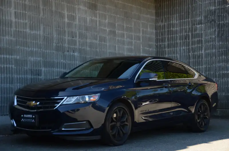 2017 Chevrolet Impala LT W/Bluetooth/Backup Camera, blau, 118.101 km, Import Kanada — Foto 2 z 12