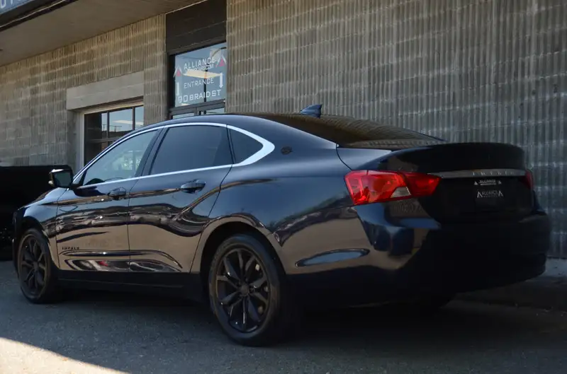 2017 Chevrolet Impala LT W/Bluetooth/Backup Camera, blau, 118.101 km, Import Kanada — Foto 4 z 12