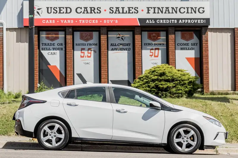 2018 Chevrolet Volt LT | CarPlay | Cam | 1 Owner | GM Serviced & More!, weiß, 175.583 km, Import Kanada — Foto 1