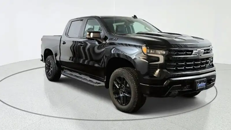 2026 Chevrolet Silverado 1500 4WD Crew Cab 147 LT Trail Boss, schwarz, 0 km, Import Kanada — Foto 1
