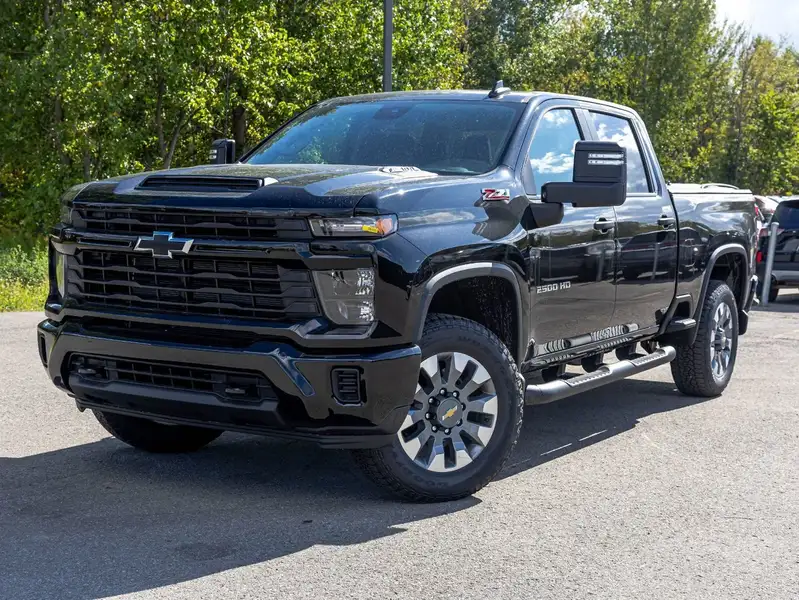 2026 Chevrolet Silverado 2500 CUSTOM, schwarz, 11 km, Import Kanada — Foto 1