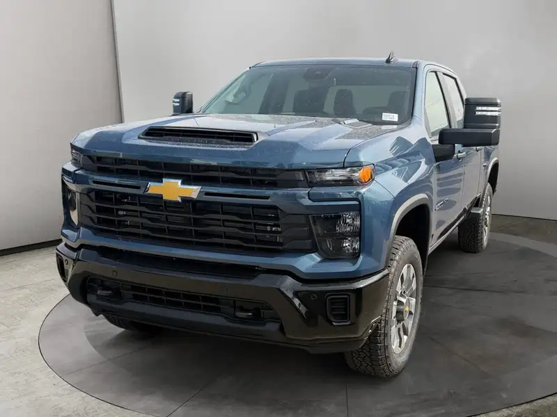 2026 Chevrolet Silverado 2500 Custom, blau, 4 km, Import Kanada — Foto 1