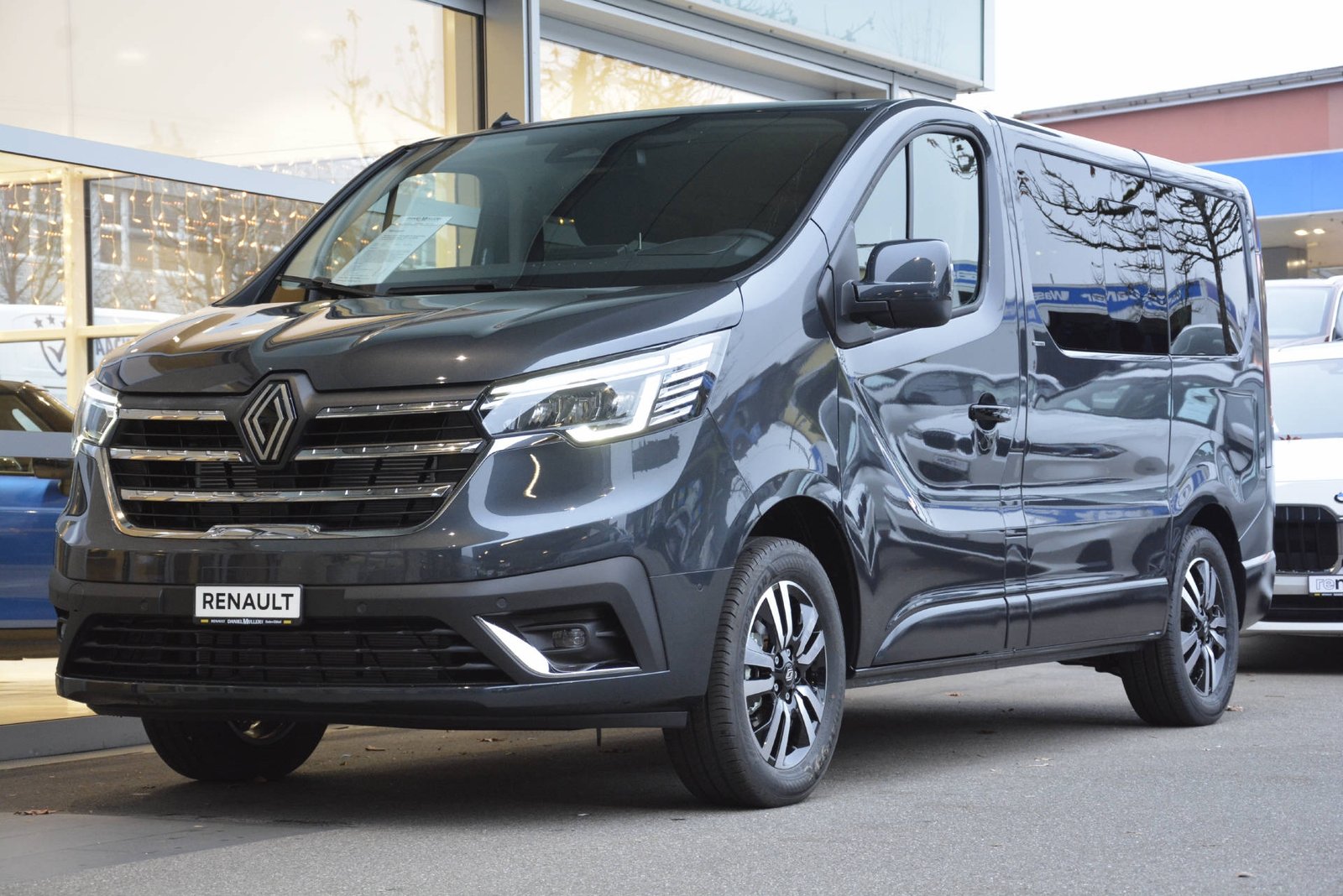2026 Renault Trafic Passenger & Spaceclass, blau, 10 km, Schweiz — Foto 1
