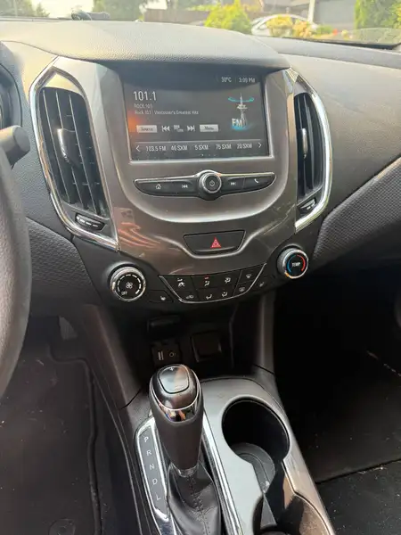 2019 Chevrolet Cruze LT, weiß, 146.000 km, Import Kanada — Foto 9 z 11