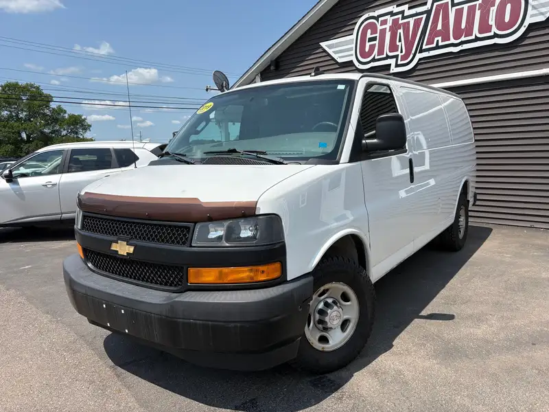 2019 Chevrolet Express 2500 Work, weiß, 158.038 km, Import Kanada — Foto 1