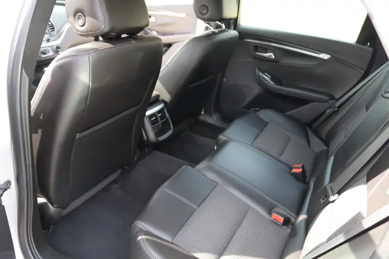 2016 Chevrolet Impala 4dr Sdn LT w/2LT, 127.500 km, Import Kanada — Foto 7 z 12
