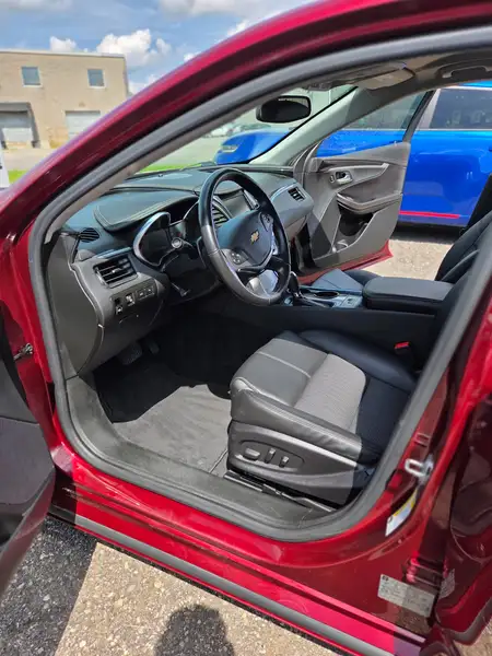 2017 Chevrolet Impala LT, rot, 143.107 km, Import Kanada — Foto 10 z 12