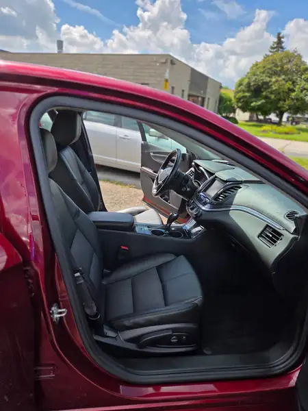 2017 Chevrolet Impala LT, rot, 143.107 km, Import Kanada — Foto 11 z 12