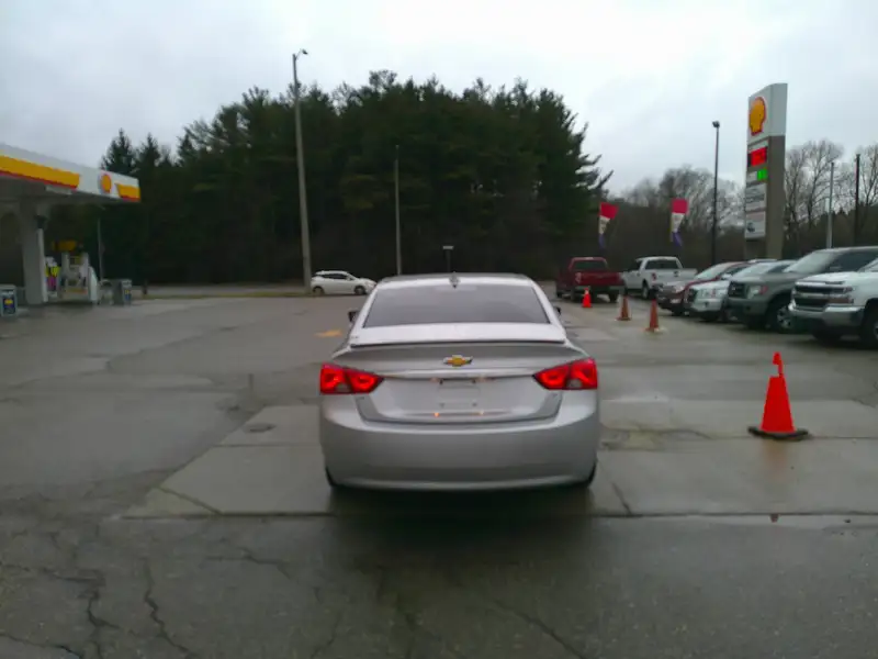 2019 Chevrolet IMPALA LT, silber, 170.040 km, Import Kanada — Foto 3 z 12