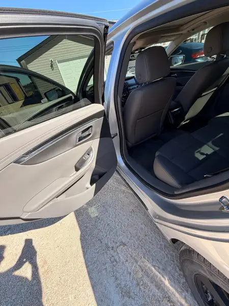 2019 Chevrolet Impala LT, silber, 205.970 km, Import Kanada — Foto 10 z 12
