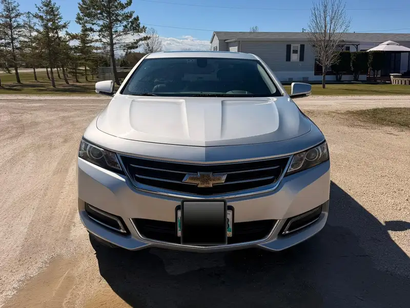 2019 Chevrolet Impala LT, silber, 205.970 km, Import Kanada — Foto 2 z 12