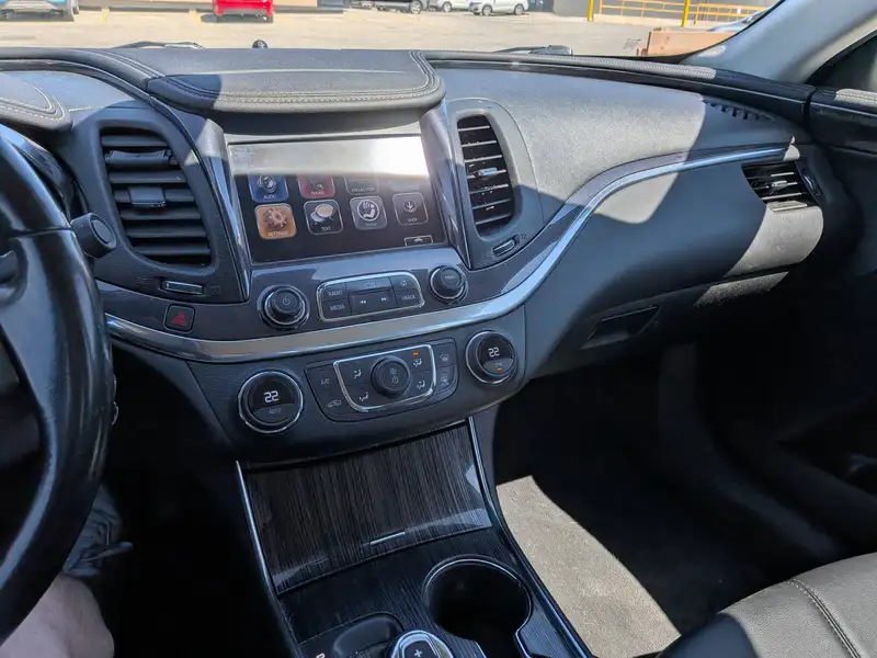 2017 Chevrolet Impala LT, weiß, 149.500 km, Import Kanada — Foto 5 z 8
