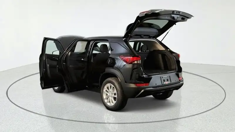 2026 Chevrolet Trailblazer, schwarz, 0 km, Import Kanada — Foto 10 z 12