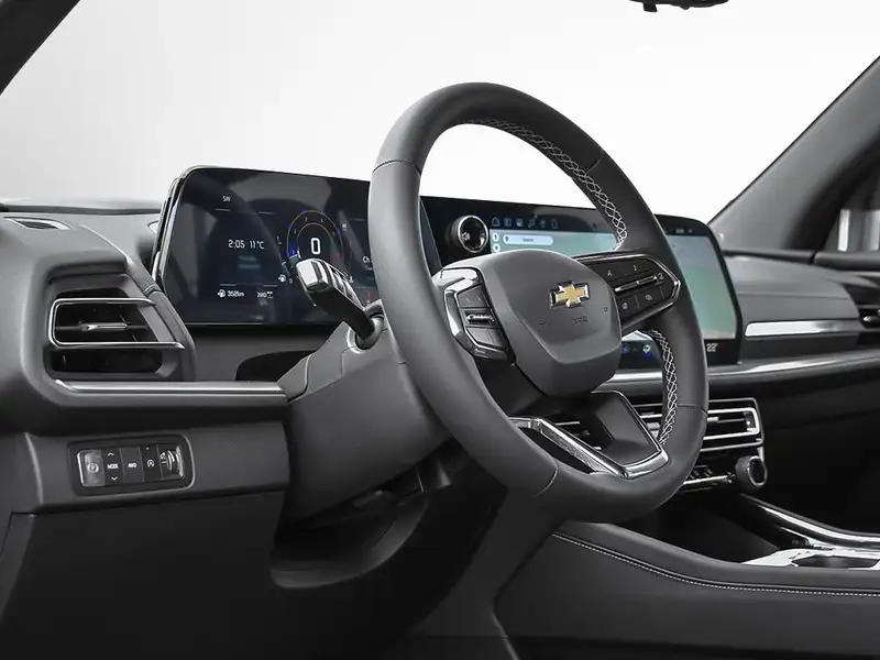 2027 Chevrolet Traverse LT, grau, 250 km, Import Kanada — Foto 12 z 12