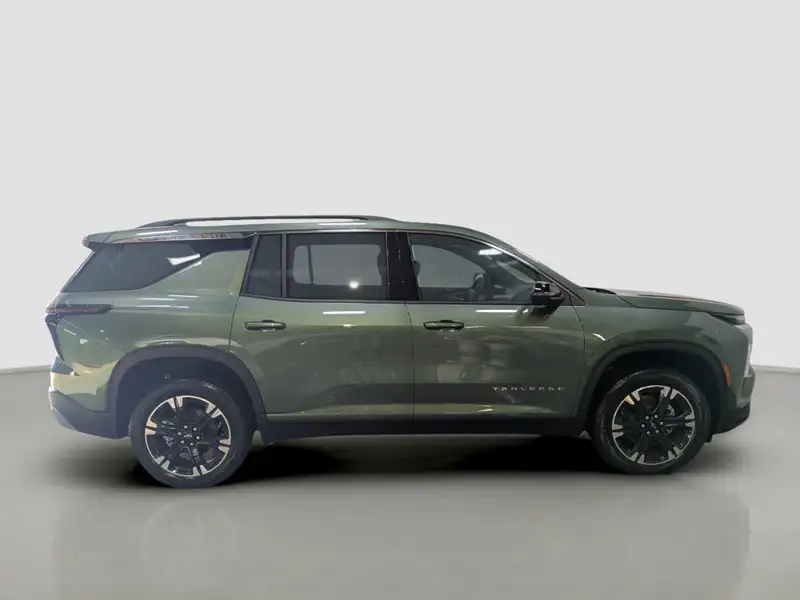 2027 Chevrolet Traverse LT, grün, 0 km, Import Kanada — Foto 2 z 12