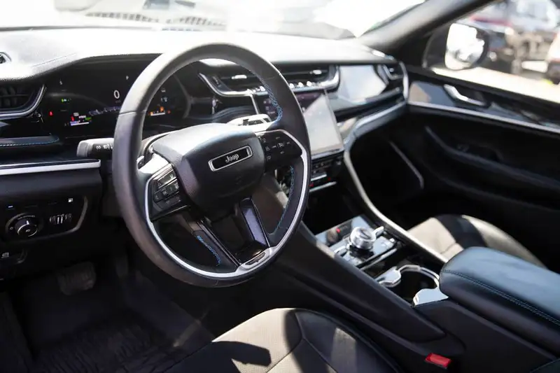 2023 Jeep Grand Cherokee 4xe, blau, 45.000 km, Import Kanada — Foto 10 z 12