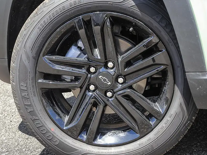 2026 Chevrolet Trax ACTIV, grün, 0 km, Import Kanada — Foto 7 z 10