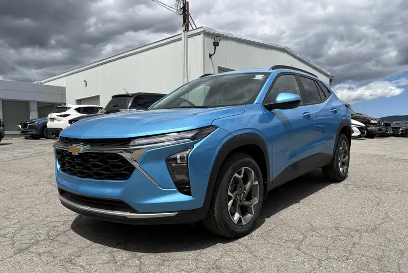 2026 Chevrolet Trax LT, blau, 0 km, Import Kanada — Foto 1