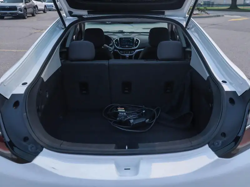 2018 Chevrolet Volt, weiß, 107.308 km, Import Kanada — Foto 7 z 12