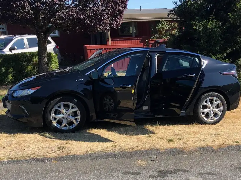 2018 Chevrolet Volt Premier, schwarz, 113.267 km, Import Kanada — Foto 2 z 8