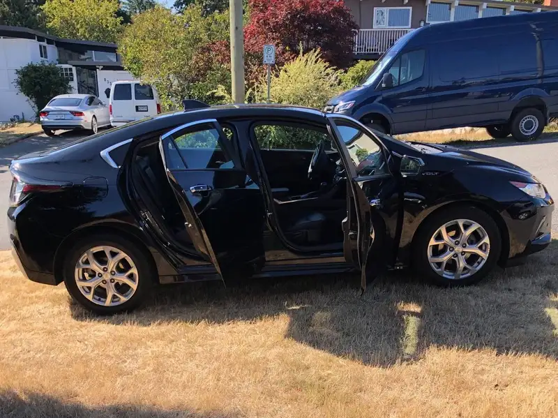 2018 Chevrolet Volt Premier, schwarz, 113.267 km, Import Kanada — Foto 5 z 8