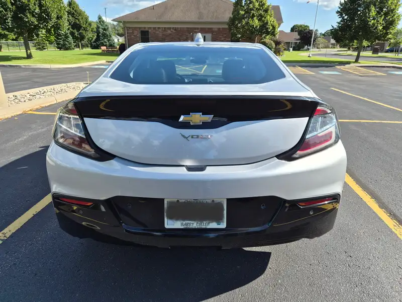 2019 Chevrolet Volt, silber, 110.235 km, Import Kanada — Foto 4 z 12