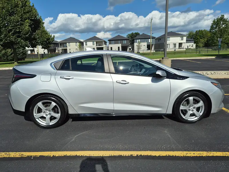 2019 Chevrolet Volt, silber, 110.235 km, Import Kanada — Foto 6 z 12