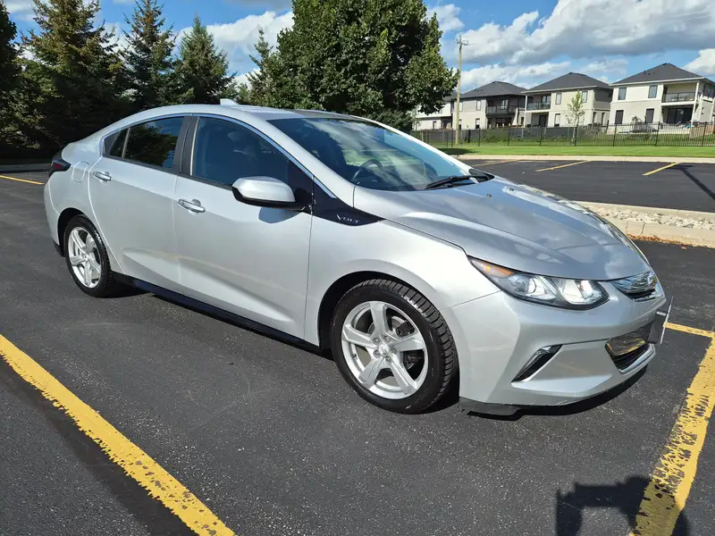 2019 Chevrolet Volt, silber, 110.235 km, Import Kanada — Foto 7 z 12