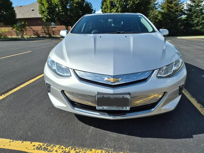 2019 Chevrolet Volt, silber, 110.235 km, Import Kanada — Foto 8 z 12