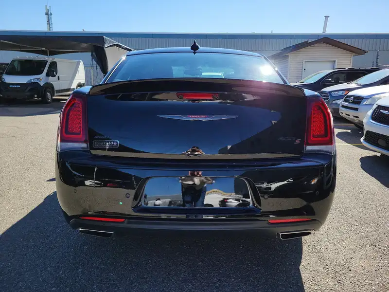 2021 Chrysler 300 300S, schwarz, 60.817 km, Import Kanada — Foto 3 z 12