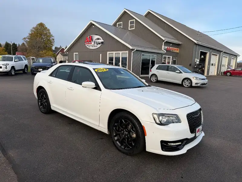 2023 Chrysler 300 300S, 81.000 km, Import Kanada — Foto 1