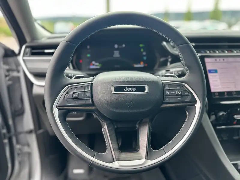 2023 Jeep Grand Cherokee 4xe, silber, 6.961 km, Import Kanada — Foto 12 z 12