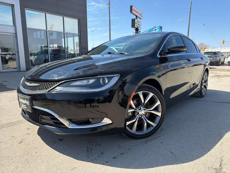 2016 Chrysler 200 4dr Sdn C FWD, schwarz, 167.812 km, Import Kanada — Foto 1