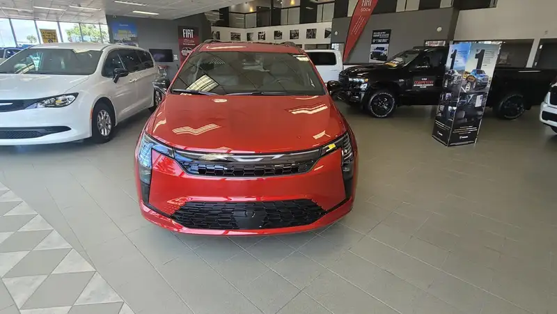2027 Chrysler Pacifica Select, rot, 0 km, Import Kanada — Foto 4 z 5