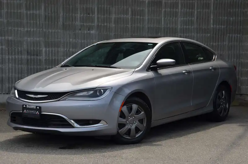 2016 Chrysler 200, 130.285 km, Import Kanada — Foto 1