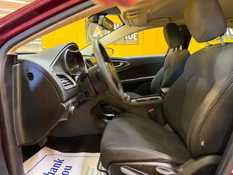 2016 Chrysler 200 LX - KEYLESS ACCESS! BLUETOOTH! PUSH TO START!, 148.749 km, Import Kanada — Foto 10 z 12