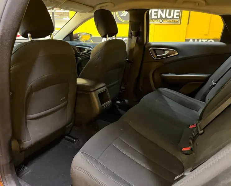 2016 Chrysler 200 LX - KEYLESS ACCESS! BLUETOOTH! PUSH TO START!, 148.749 km, Import Kanada — Foto 11 z 12